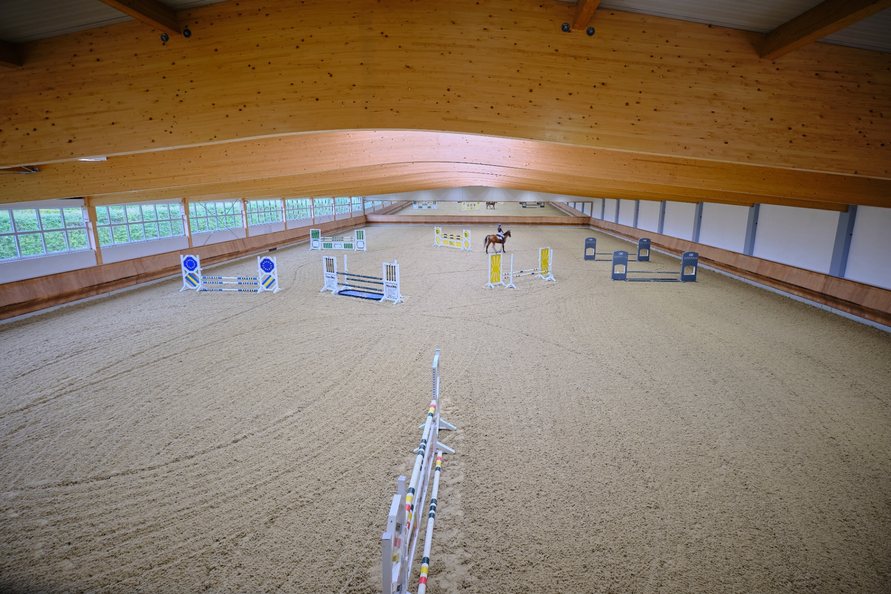 Show jumps mid-arena